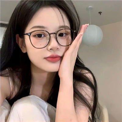 都市夜景 - 霓虹灯下的时尚魅力